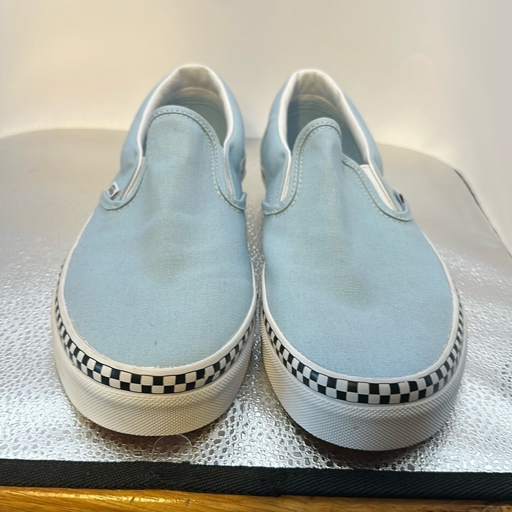 Brand new pair of. Vans.. unisex size 8 men’s and 9 1/2 women’s.​​​